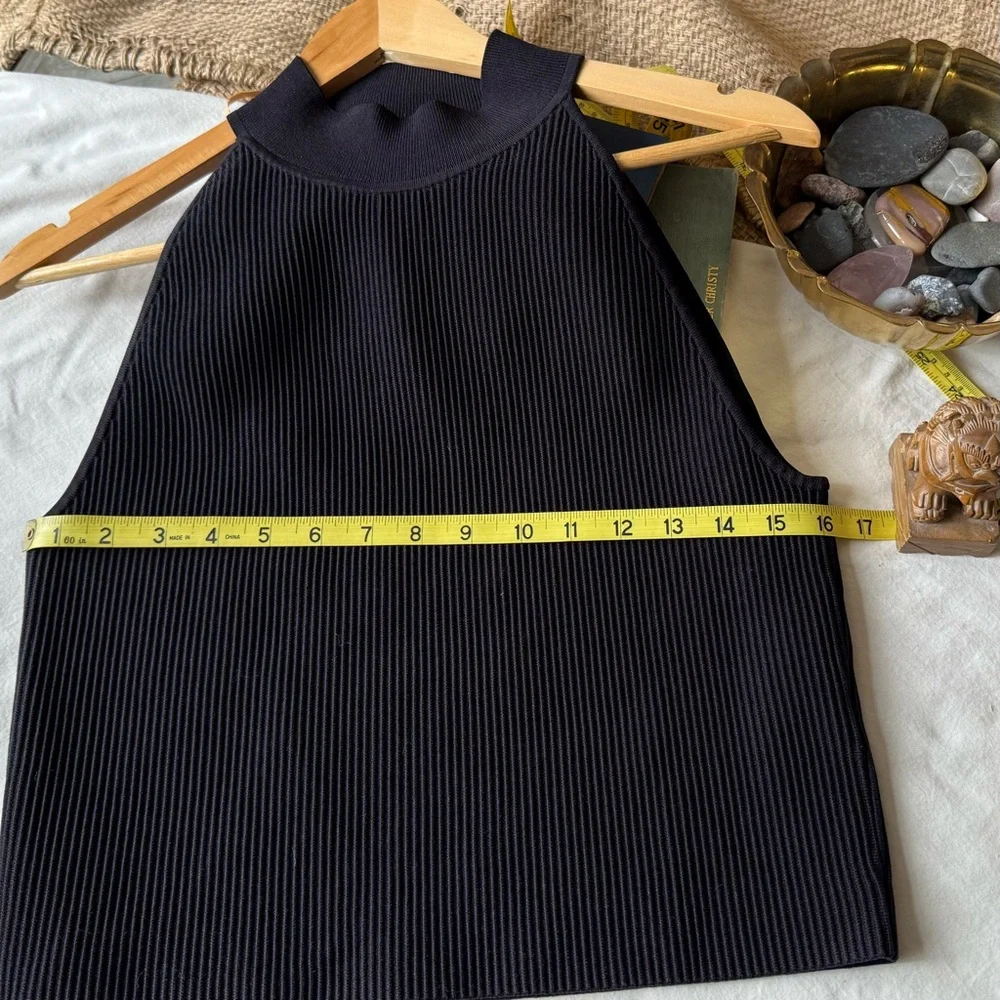 QUINCE • Cropped High Neck Ribbed Top. Size L. EUC. Black. $17 obo. - Picture 5 of 8